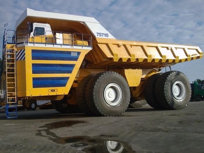 BelAZ-75710은 세계에서 가장 큰 자동차입니다.