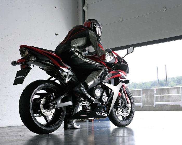 Honda CBR 125 R - 강하고 세련된 작은 것