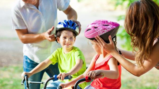 아이에게 2 륜 자전거를달라고 가르치는 방법은 무엇입니까? 우리는 즐거움으로 배웁니다!
