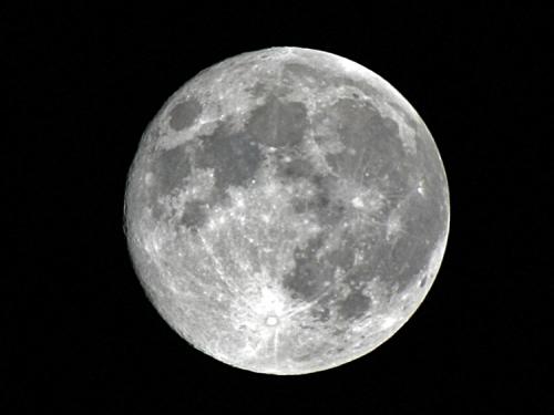 왜 너는 달을 보지 못하니? 달빛의 위협은 무엇입니까?