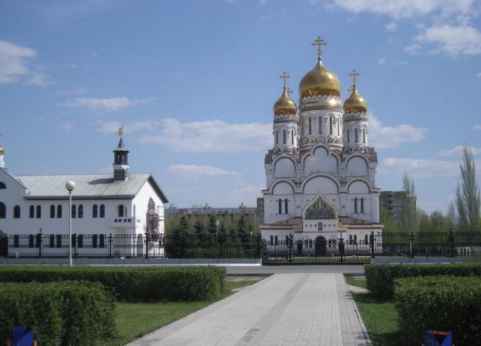 축일의 대성당 (Togliatti)은 새로운 시대의 표징입니다.