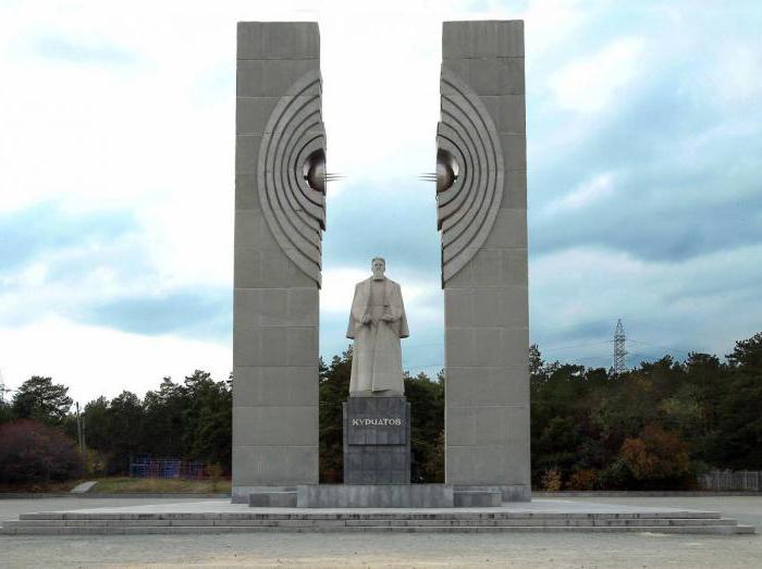 쿠치 토프 기념비