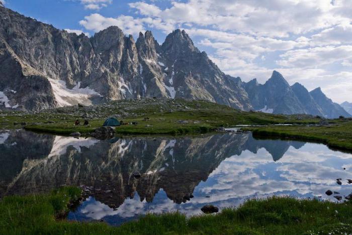 Dombai, Karachay-Cherkessia의 산악 지대. 겨울 스키 휴가