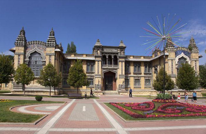 수영장이있는 키 슬로 보스크 (Kislovodsk)의 요양원 (sanatoriums) 등급